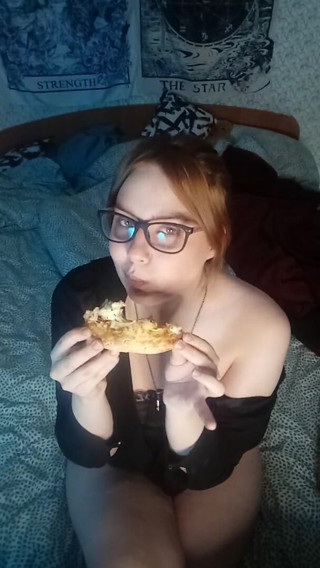 Denise Levi: Menjadi seksi dan makan pizza