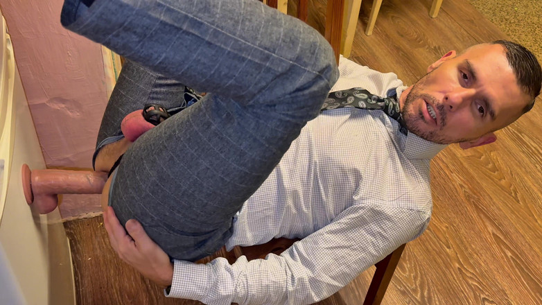 Werther1: Gentleman Im Anzug Fickt Seine Arschfotze Auf Dem Tisch Bis...