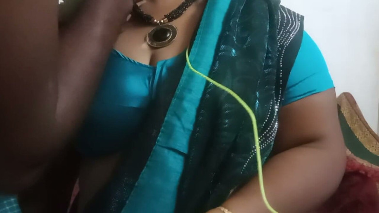 Santhi89: Mătușă fierbinte cu țâțe mari tamil