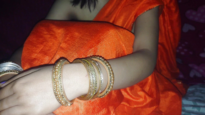 KavitaBhabhi: Schwägerin fingerte ihre muschi allein, dann kam schwager