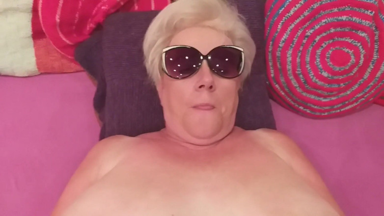 PureVicky66: Hard Orgasm with Grandma