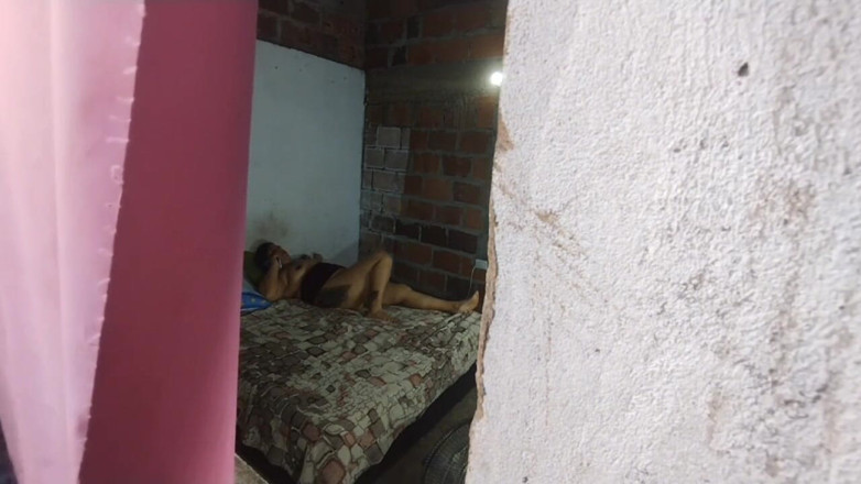 Adribella69: Я вижу, как шлюха моей мачехи трахает друга моего отчима, они чуть не обнаружили ее