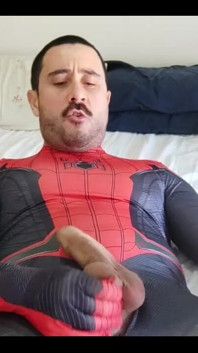 Vrei să vezi cum Spider-Man dă spermă?