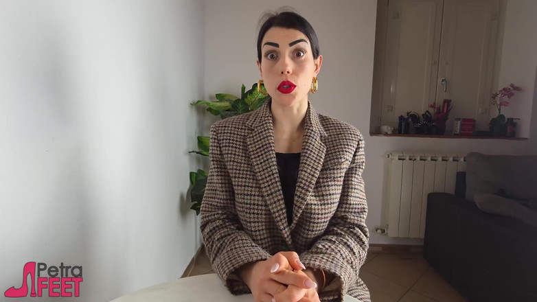 Best Nylon Feet Videos: Yaramaz diva sarımsı tabanlarını yüzüne ovmadan önce bir delikanlıyı baştan çıkarıyor