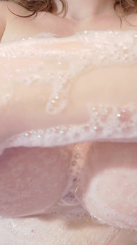 Mi cuidado de tetas en la ducha: las grandes tetas necesitan más atención y amor | Lilykoti