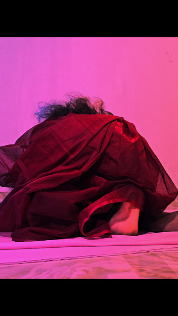 Maxy: Desi vabi seksiku nyepong kontolku dan dientot habis-habisan