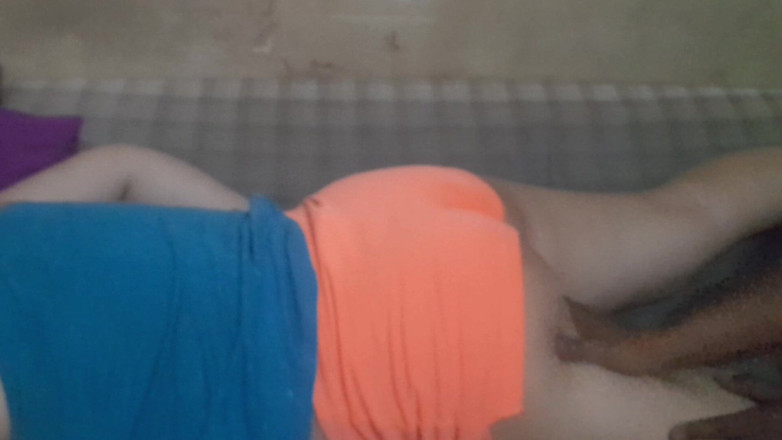 Angelina pop: Ženské svatební šaty s oholenou čelenkou