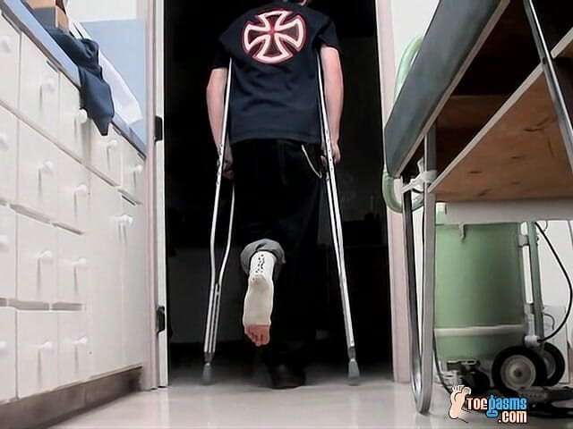 Toegasms: Foot Cast pro chudáka Evan