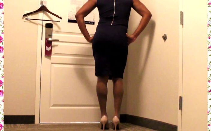 Sissy Housewife: Sissy sekretářka se obléká do práce