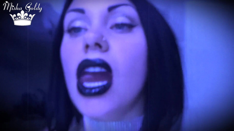 Goddess Misha Goldy: Блестящие черные губы