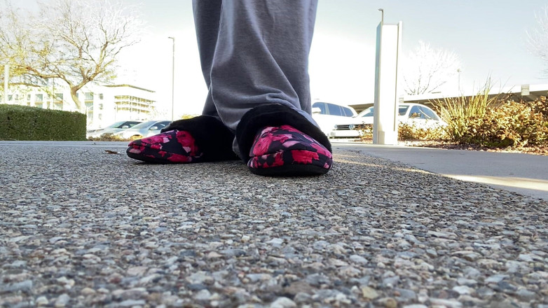 Tan feets: Tanfeets tachinare în afara public cu papuci cu unghii naturale