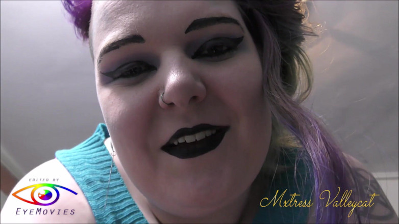 Mxtress Valleycat: Up close to my fluffy arm pits