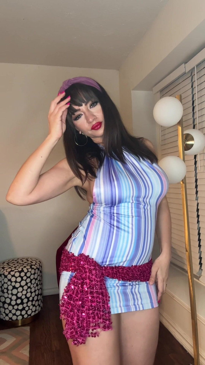 Sasha Pearl: Egyptian MILF Sasha Pearl in Bellydancing Striptease