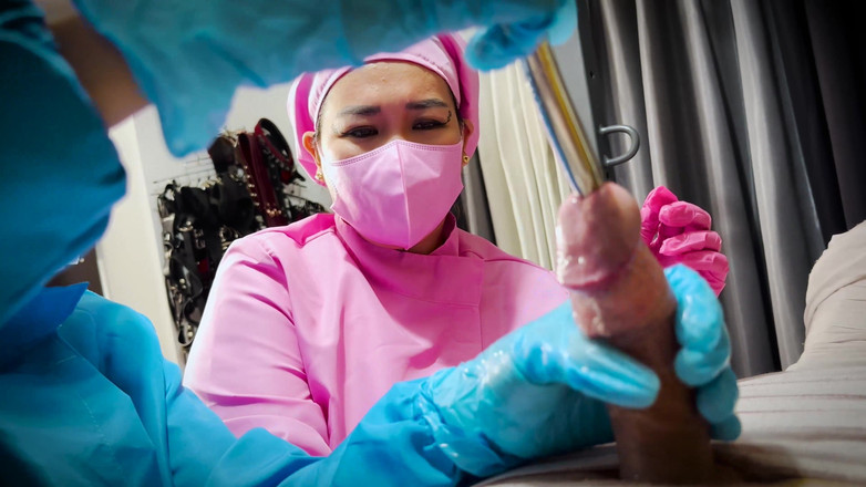 DominaFireOfficial: Mumifikovaná a mučená 2 krutými sestrami 3/3