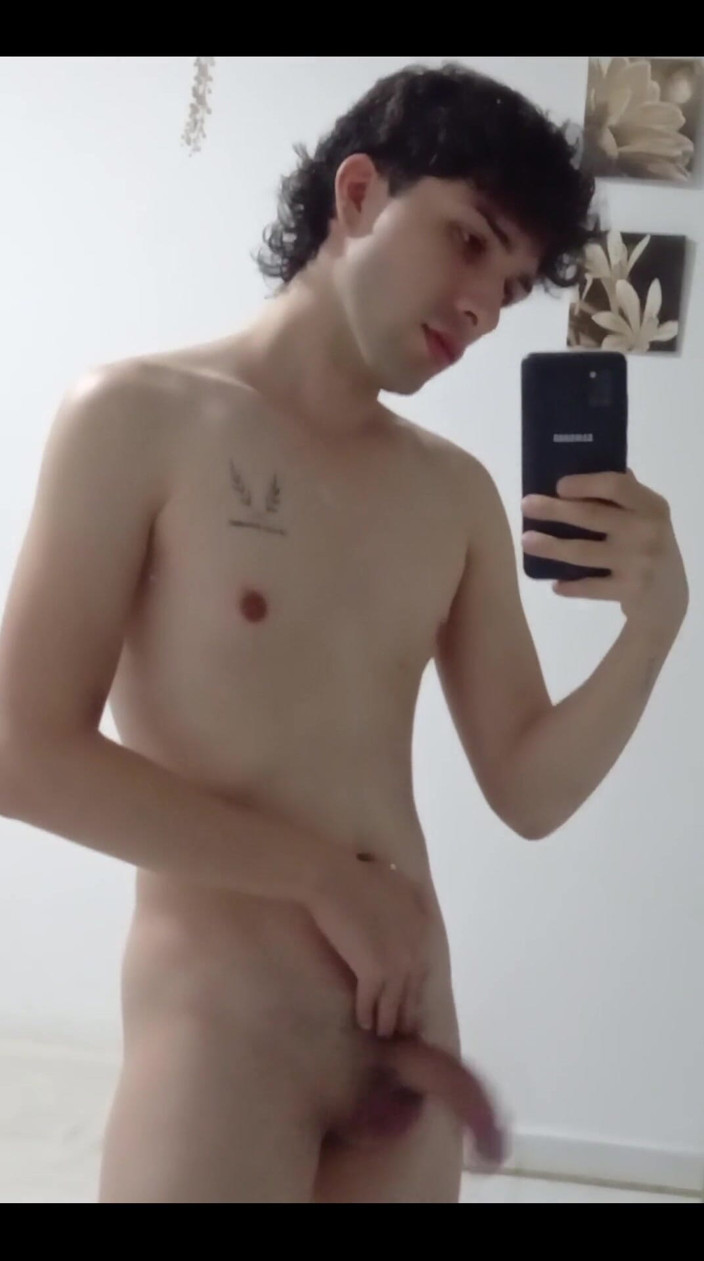 Diego latinboy: Il cazzo morbido in crescita