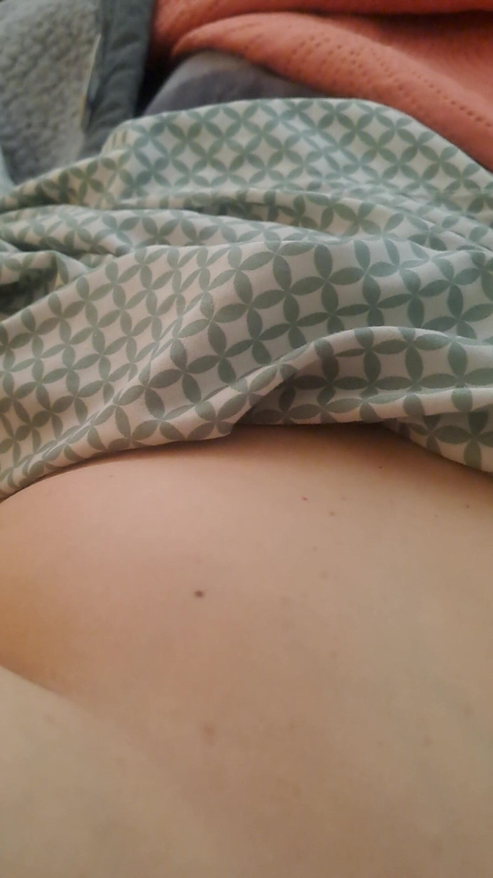 Mommy big hairy pussy: สาวรุ่นแม่น่าเย็ดจับหีขนดกของเธอ