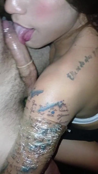 Ladyboy e futută cu gâtul adânc Fund frumos