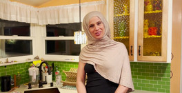 VibeWithMommy: Konzervativní nevlastní teta jí nějaký zadek a prosí o creampie!