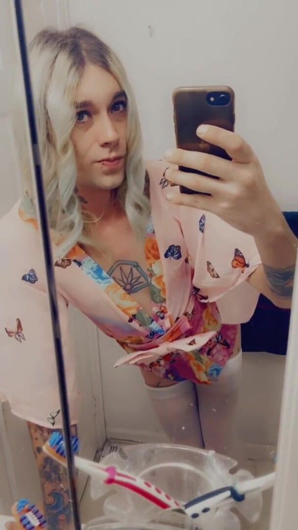 CarmenMelatonin: Kimono Kiss babe vill ha kuk