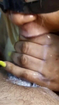 Blowjob berganda dan hujan sperma dalam pepek