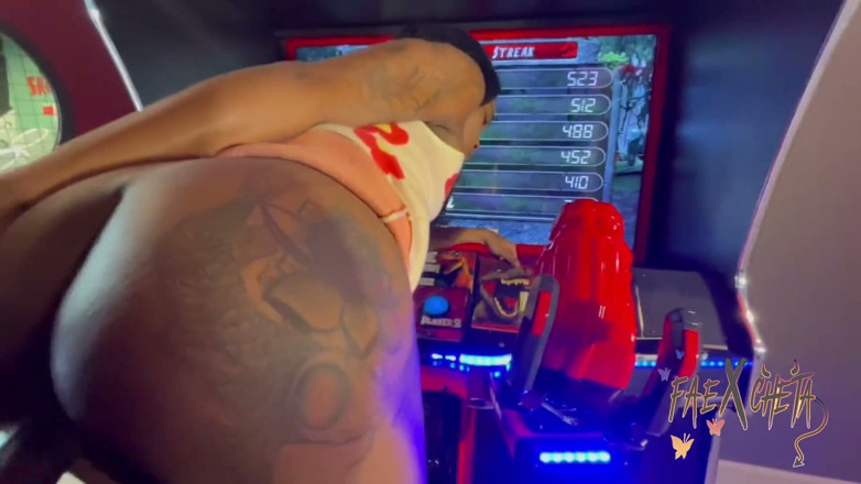 faeandcheta: We Found a Arcade to Fuck in