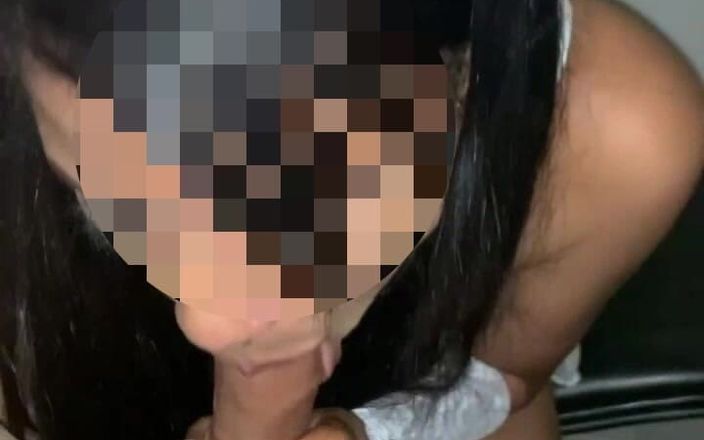Brunetteflower1: Wielki naoliwiony tyłek brunetteflower1 jest uzależniony od seksu analnego, najlepszego...