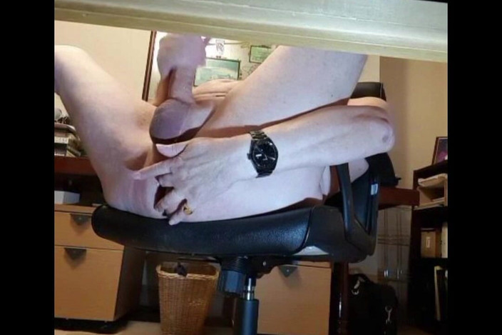 Alan in London studio: Encore une branlette en POV 2