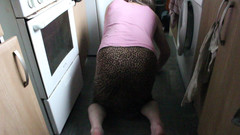 Lilly Disgrace: Menyapu lantai