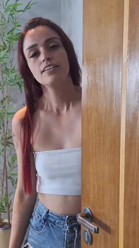 La Sarta Birichina Misura I Pantaloni Del Vicino!
