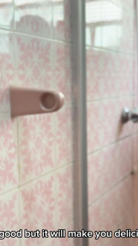 Rogacz masturbuje się, obserwując swoją zdradzającą żonę uprawiającą seks z sąsiadem
