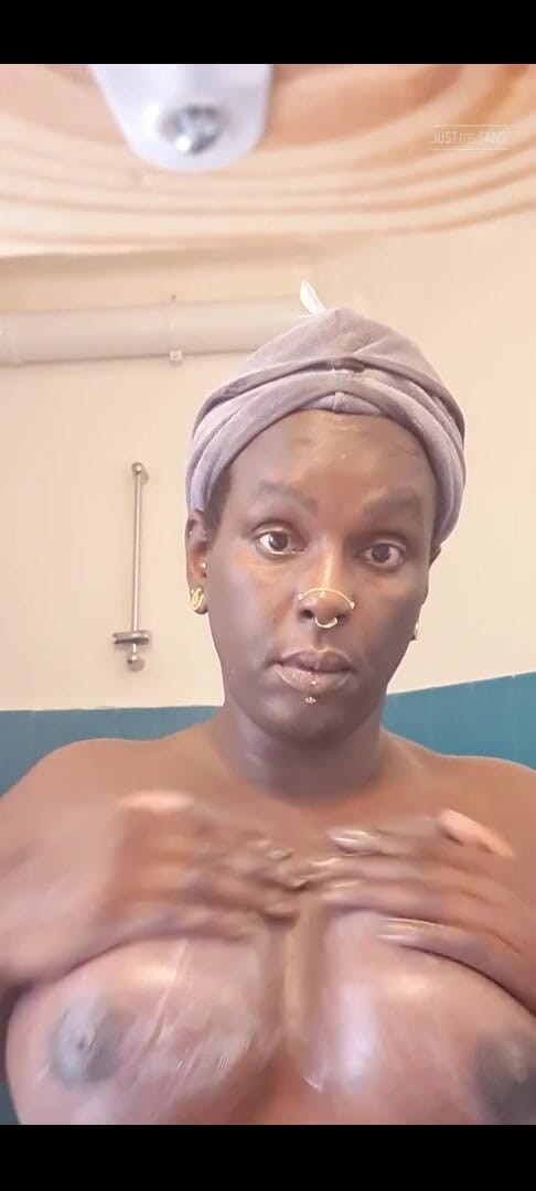 Imana Trans: Lección 1 - Tengo que mantener las tetas las tetas preconcedidas, flexible...