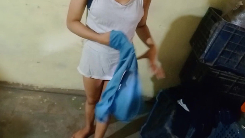 NikiRathod: Pleskání Na Zadek Tak Tvrdě a Přinutím Ji Kouřit