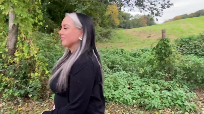 Mia XXX: Miaxxx Golden Rain