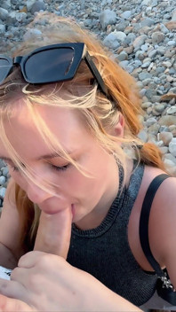 Right on the Beach! Outdoor Deepthroat Extreme