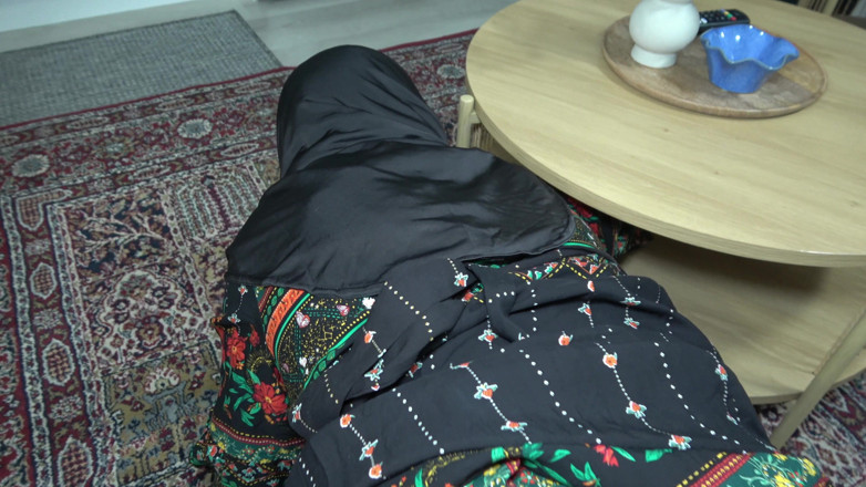 Amateur Homemade Porn: Fucking My Arab Housewife Stepmom in Hijab Before Her Angry...
