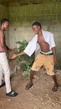 Duas Melhores Amigas Pegas Fodendo Ao Ar Livre Por Dois Bandidos Negros De Rua
