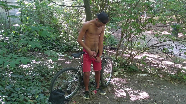 Ridley Dovarez | Gaysight: Theo Jerk-off on a bicycle