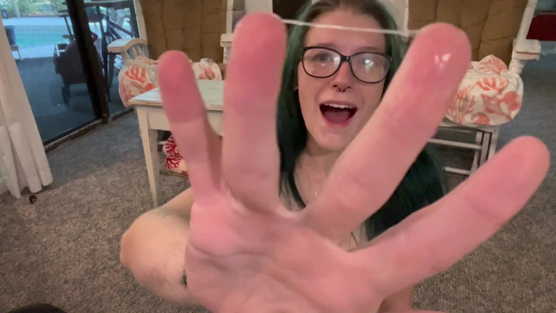 Missellie8: Nut Hungry Slut