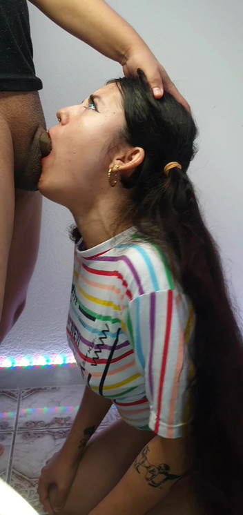 DherlyDoll: Jiran jalang saya suka datang ke deepthroat zakar saya.