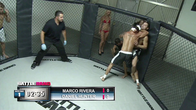 Super boobs LTG: 拥有天然奶子的黑发女郎lexi Summers在戒指上被性交