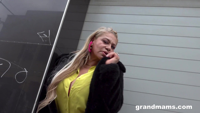 Grandmams: Auf der suche nach besten jungen schwanz - omas