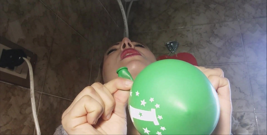 savannahamatoriale: Tante seksi ini semangat banget, balon juga berguna untuk masturbasi