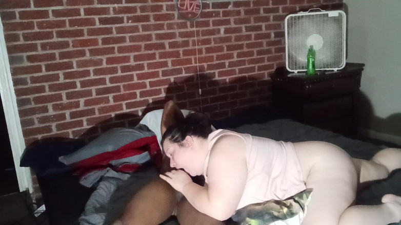 Big uhaul: Une PAWG naturelle s’occupe avec une longue bite noire à gros...