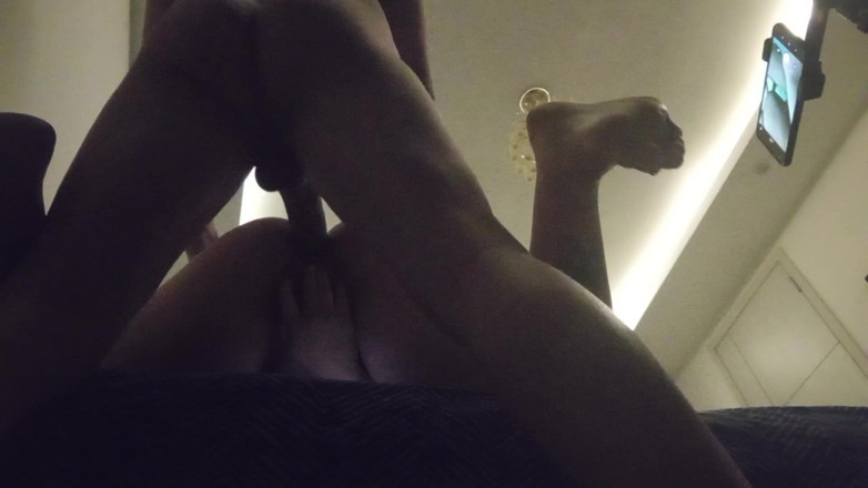 Porntner: 我继子的壮男像我丈夫从未有过一样插入我