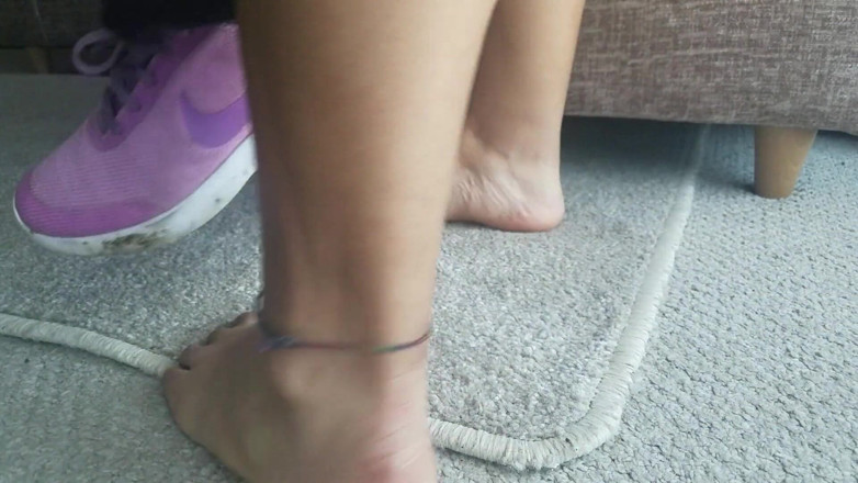 Footlicious3: ฉันถ่มน้ำลายใส่รองเท้า ถุงเท้าดำเหม็นสกปรก