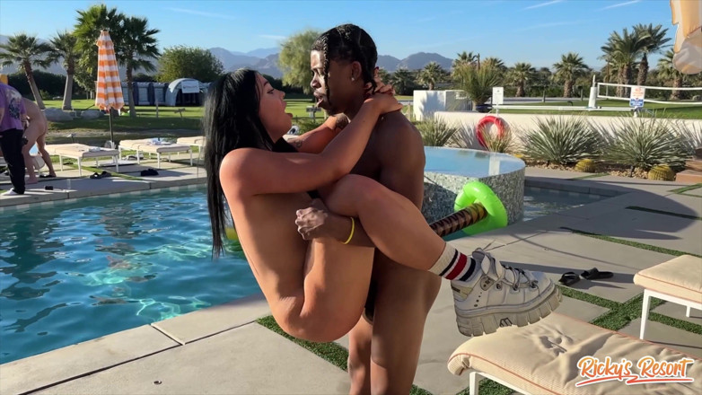 Ricky's Resort: Holly Day Episode