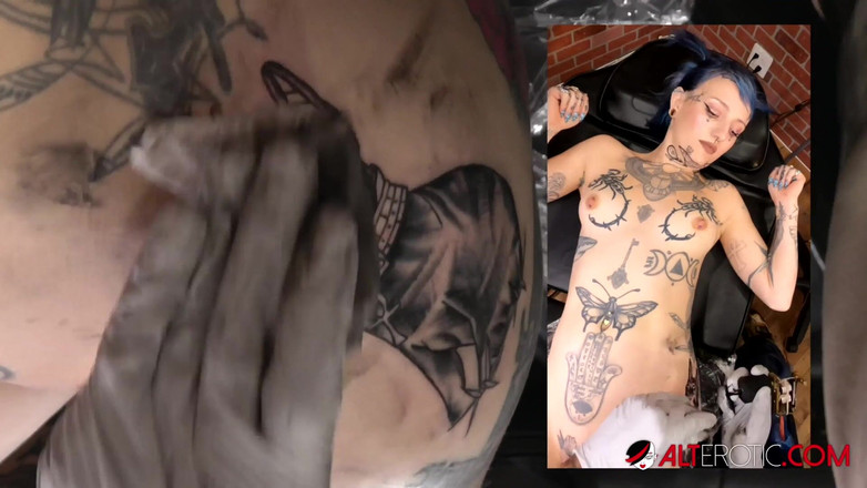 Alt Erotic: River Dawn Ink dostane nové tetování a pak ji ošuká...