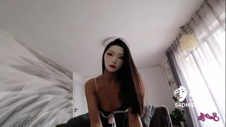 Sad Miss: かわいい仮面のアジア人ティーンがストッキングでからかう前に、心を揺さぶるハメ撮り手コキと顔面の喜び