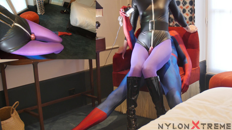 Nylon Xtreme: Monika用紫色连裤袜狂野性交