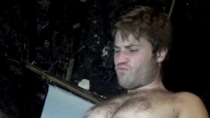 Crunch Boy: Un twink utilisé par la vieille star du porno Doryan...